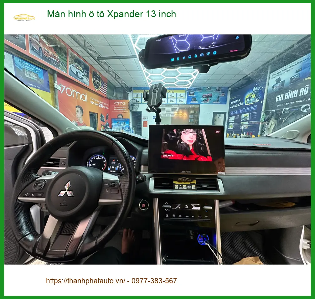 Anh Đạt nâng cấp màn hình ô tô Xpander 13 inch ở Quận 1 muốn có nhiều tính năng hơn. ảnh thực tế 4