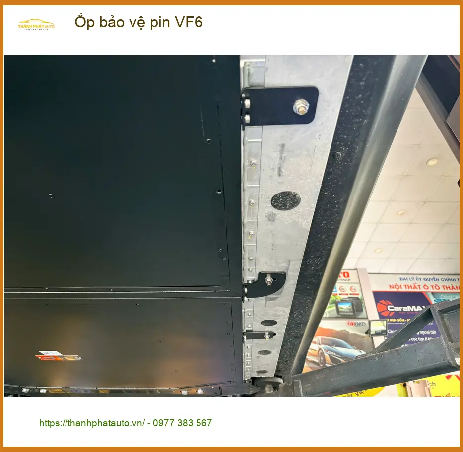 Anh Hưng gắn ốp bảo vệ pin VF6 tại Quận Bình Tân tránh va đập mạnh ảnh thực tế 3