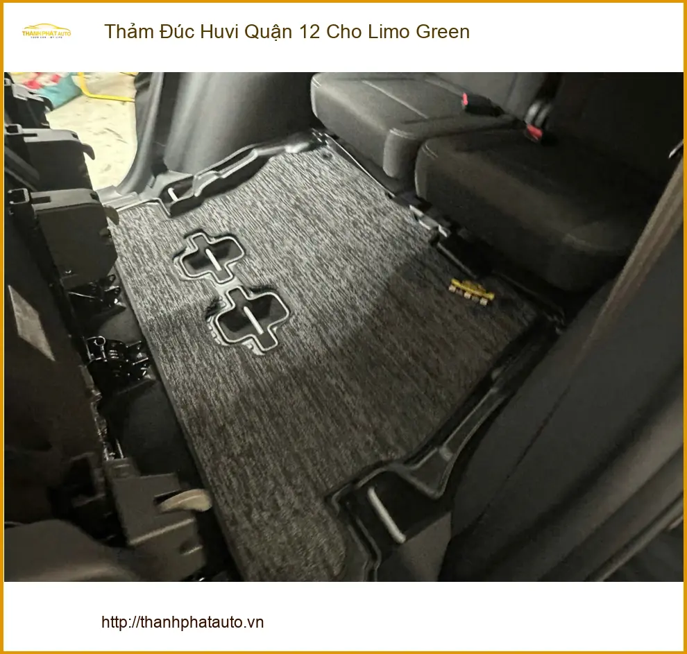 Chị Thảo lắp thảm đúc Huvi cho Limo Green ở Quận 12 vì thảm cũ đã sờn. ảnh thực tế 3