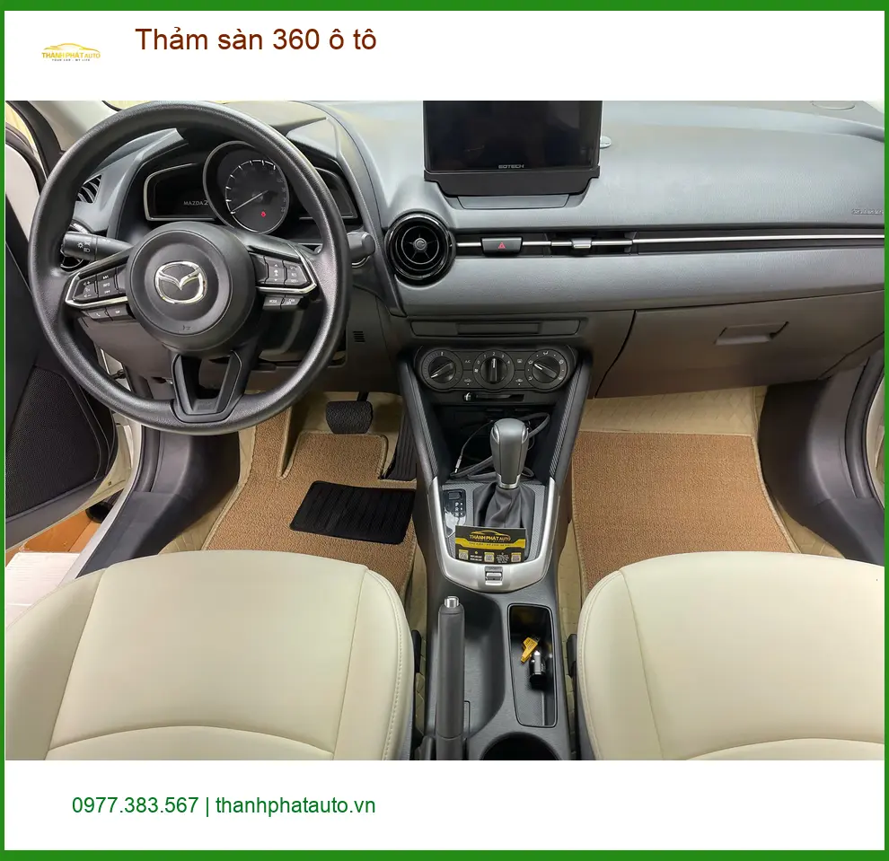 Chị Lan Anh lắp thảm sàn 360 ô tô Hyundai Accent tại Quận 7 để nội thất luôn sạch đẹp