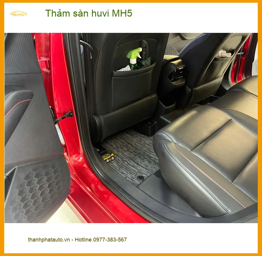 Chị Yến thay thảm sàn Huvi MH5 cho Honda CR-V ở Bình Thạnh, muốn dễ vệ sinh.